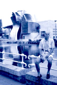 Jesús Rubio frente al Museo Guggenheim